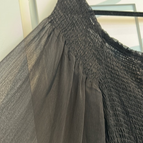 Love & Legend Black Sheer Long Sleeve Smocked Off the Shoulders Blouse Size 20 - Picture 4 of 15